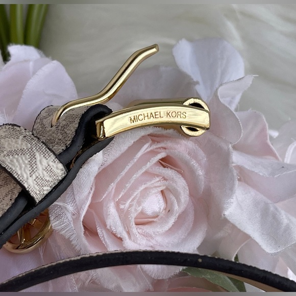 Michael Kors Women's Vanilla Faux Leather Belt - Picture 11 of 11